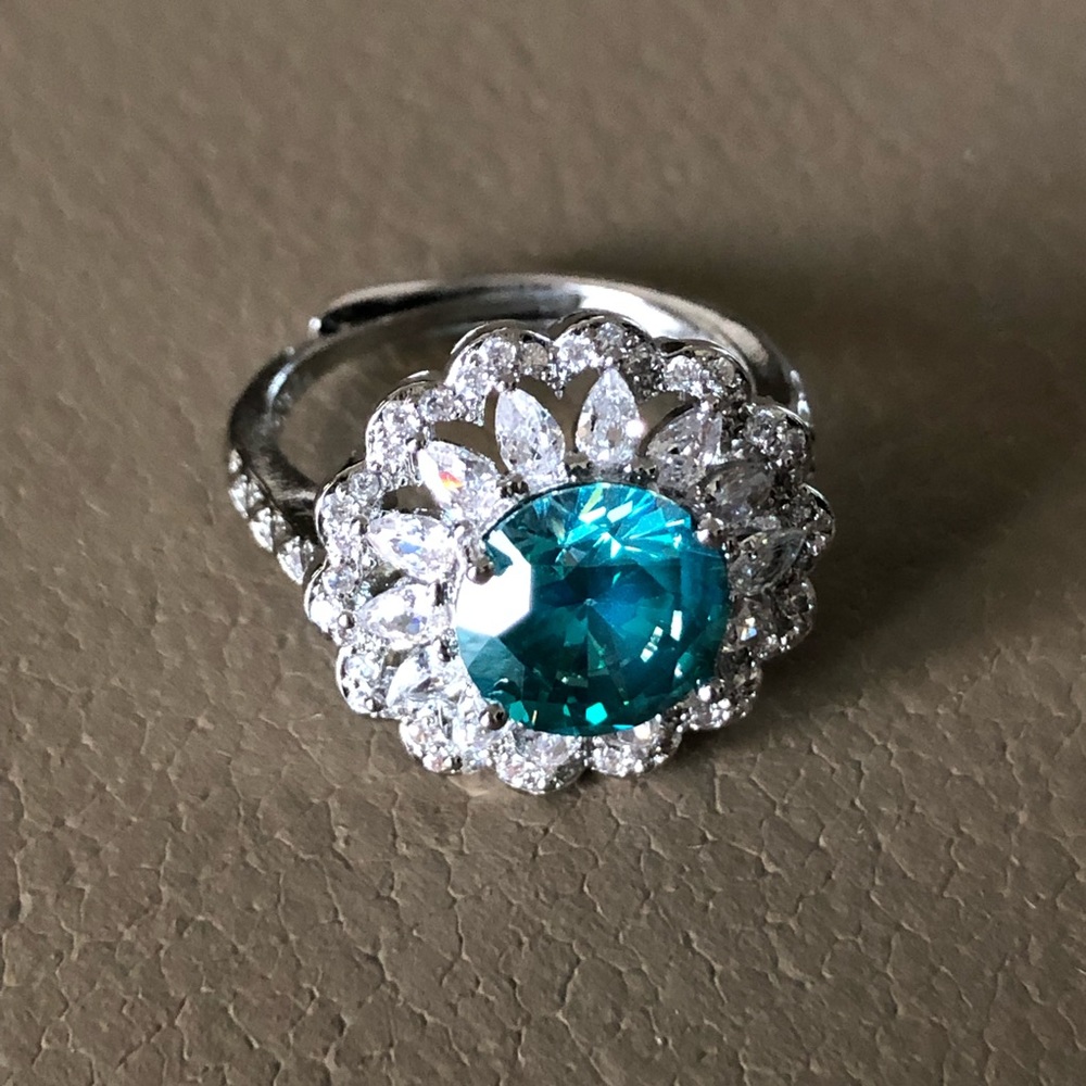 Emerald Ring Size Adjustable - image 4